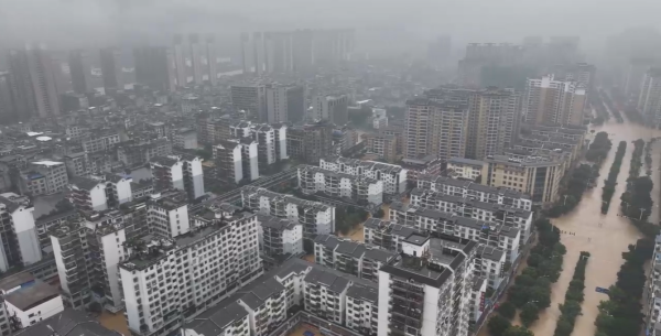 千红网 贵州榕江启动防汛I级应急响应 航拍画面曝光：城区大面积被淹